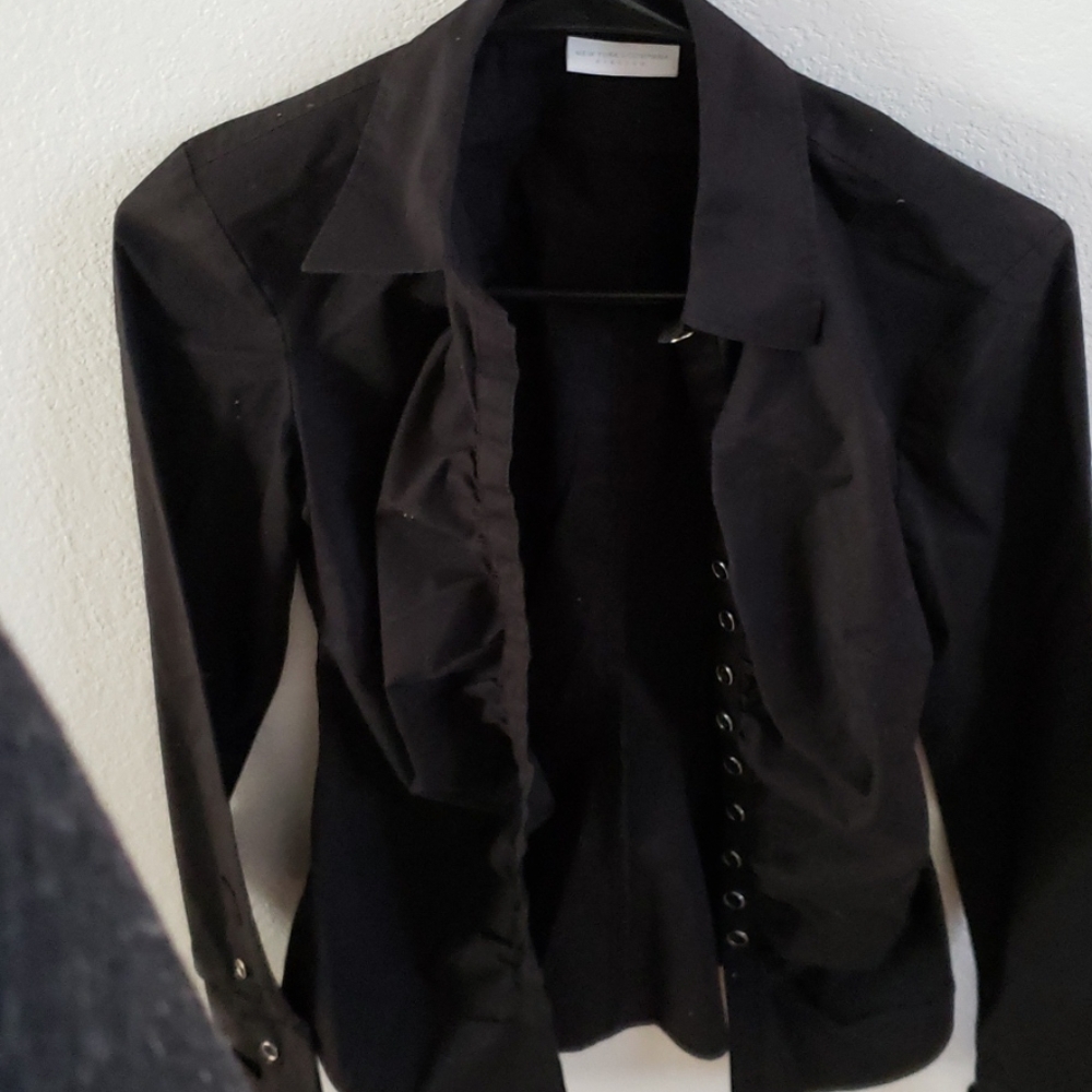 New York & Company collared shirt, former fitting